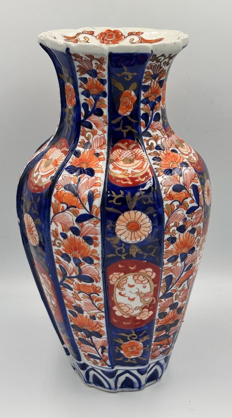 Japanese porcelain Meiji Period Imari Fluted Ribbed Body Vase